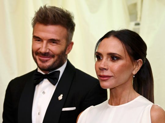 Відомий співак втрутився у сімейну драму Бекхемів: Вікторія та Девід відреагували