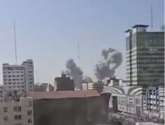 Війна на Близькому Сході: на удари по своїх містах Іран відповів обстрілами Ізраїлю, ОАЕ, Бахрейну, Катару та Кувейту (відео)