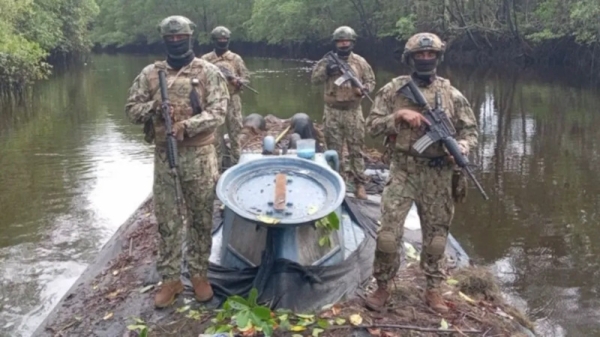 Эквадорские войска обнаружили «наркоподлодку» в природном заповеднике Эквадорские войска обнаружили «наркоподлодку» в природном заповеднике