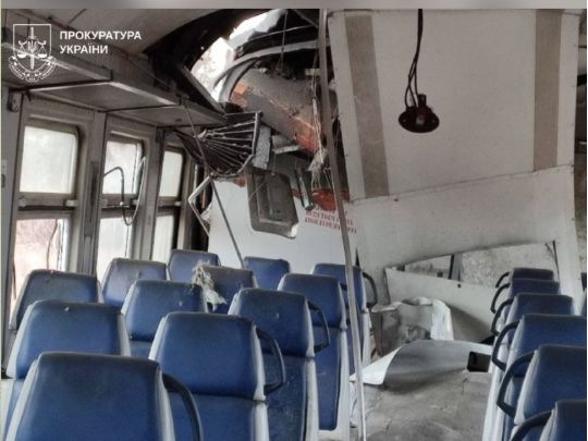 Російський безпілотник знову вдарив пасажирським потягом: загинув пасажир (фото)