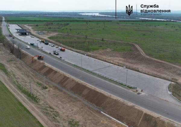 Возле пункта пропуска Рени в Одесской области строят современную площадку для разгрузки международной трассы Возле пункта пропуска Рени в Одесской области строят современную площадку для разгрузки международной трассы
