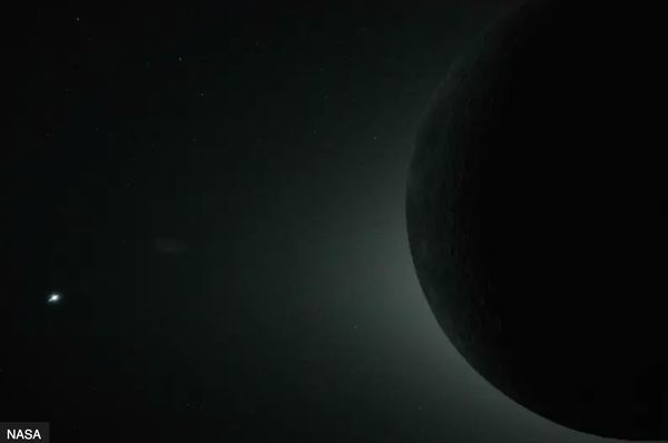 NASA показала перші фото з прольоту повз Місяць (фото)