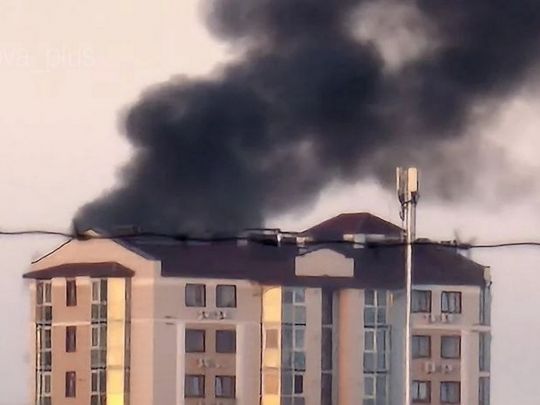 Авіазавод у Таганрозі, НПЗ у Туапсе та військовий аеродром у Воронежі зазнали ударів українських дронів (відео)