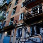 У Дніпрі горіли автомобілі та багатоквартирні будинки після нічного удару росіян (фото відео)