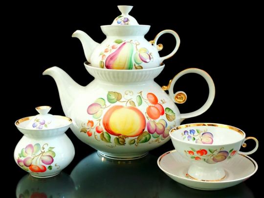 «До чаю у цьому сервізі пасуватимуть зефір та пастила», — колекціонерка Людмила Карпінська-Романюк