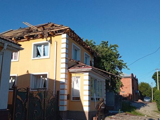 Зруйновані будинки, поранені діти і загиблі: окупанти атакували мирні міста та села України (фото)