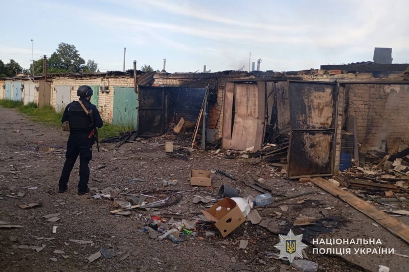 Зруйновані будинки, спалені авто, загиблі та поранені діти: рф накрила Україну хвилею атак (фото)