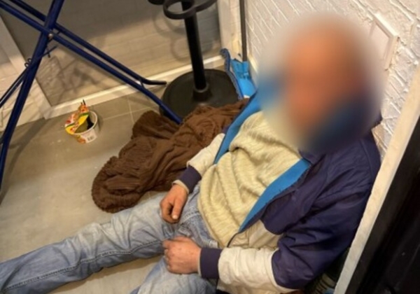 Одевали собачий ошейник и требовали деньги: в Одесской области молодые люди держали в неволе мужчину Одевали собачий ошейник и требовали деньги: в Одесской области молодые люди держали в неволе мужчину